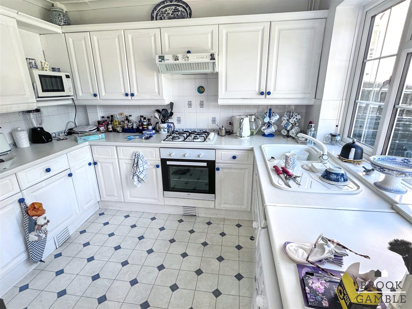 3 Bedroom House. Beechwood Crescent in Eastbourne, East Sussex 7